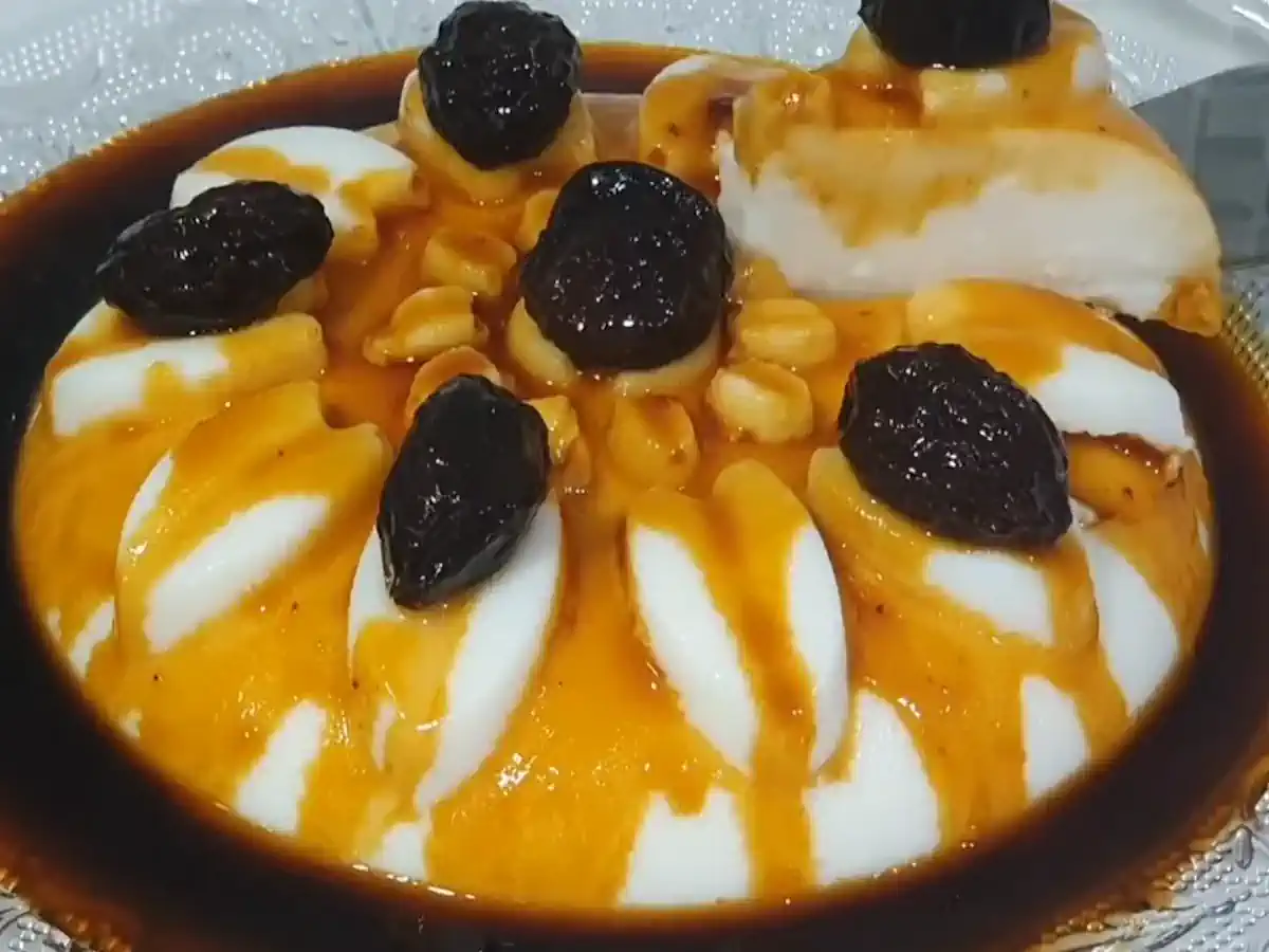 Manjar de Coco e Calda de Ameixa